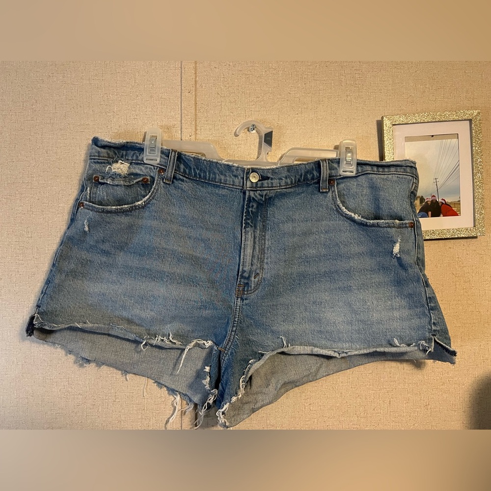 Abercrombie & Fitch high rise mom distressed Jean shorts